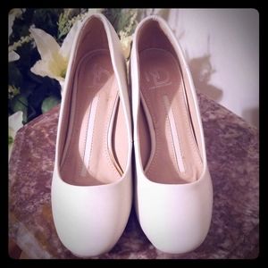 New Directions Ivory Pumps